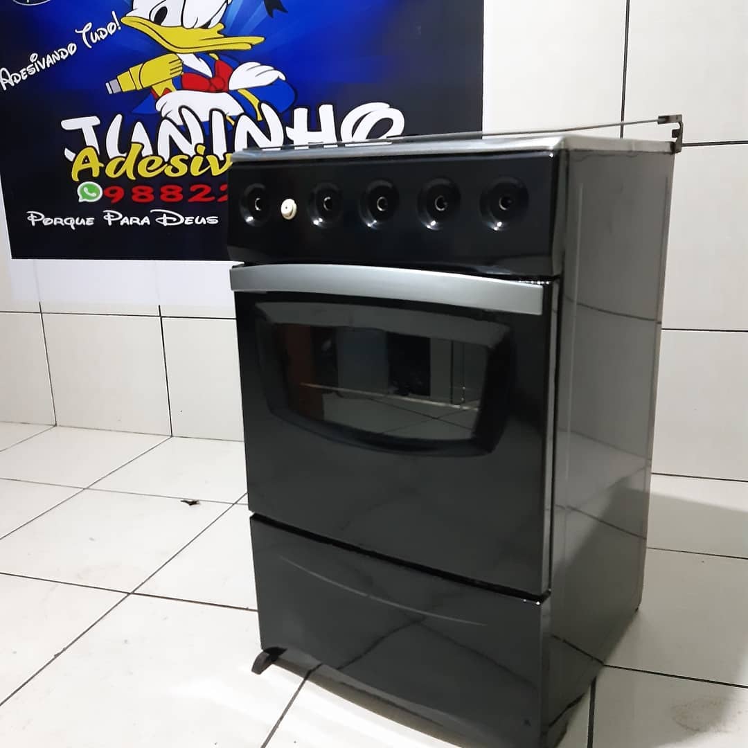 Depois — Fogão Dako — Envelopamento preto brilhante