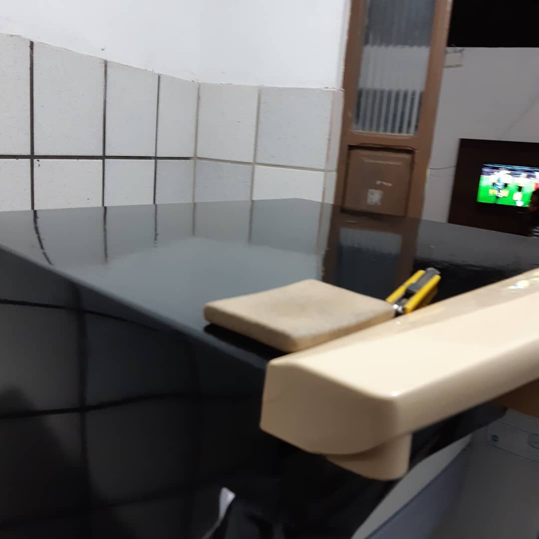 Depois — Geladeira — Detalhe do topo restaurado