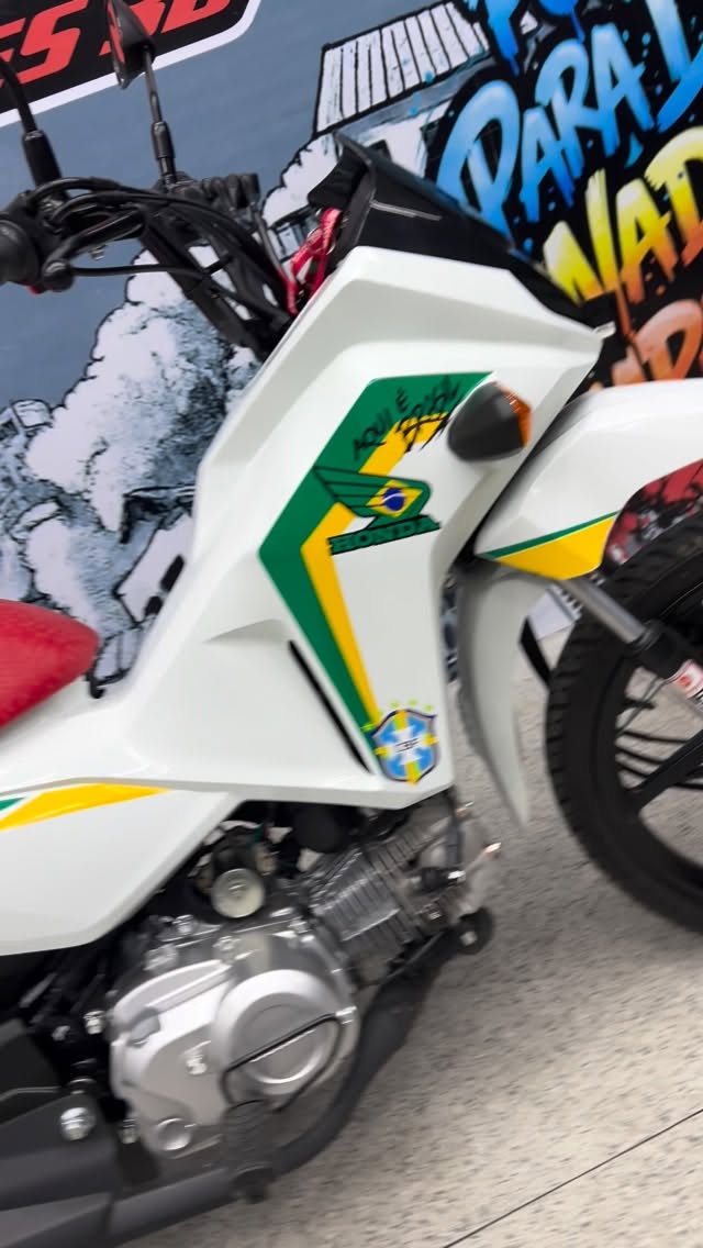 Honda XRE — Adesivo Brasil verde e amarelo