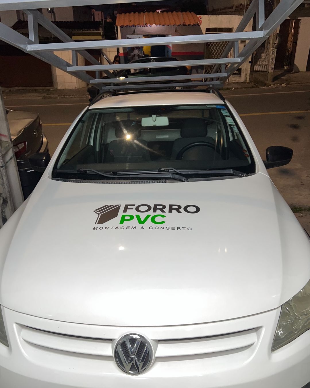 VW Saveiro — Capô adesivado