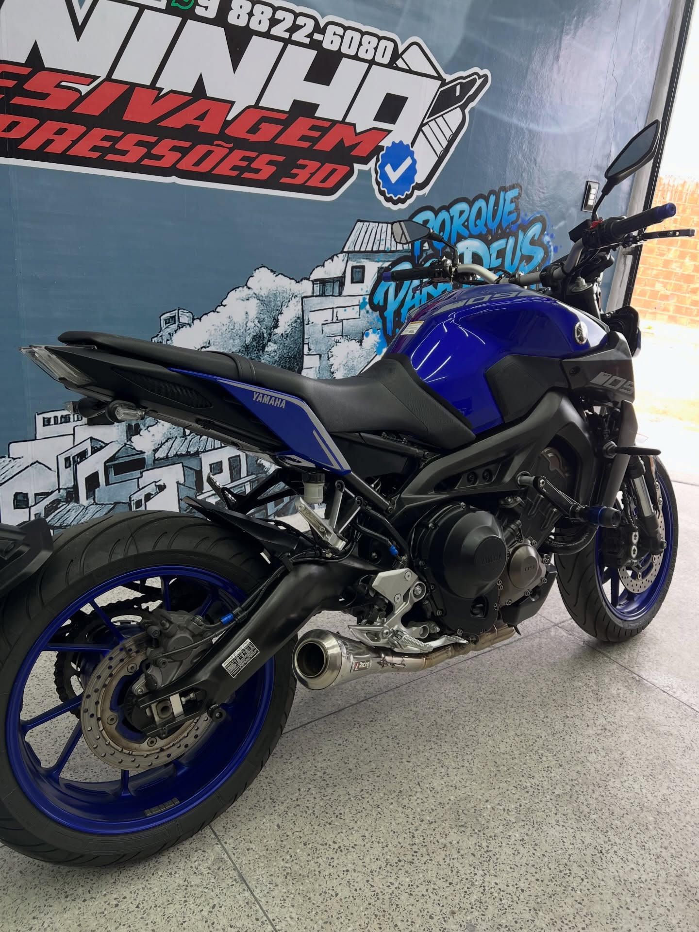 Yamaha MT-09 — Vista traseira