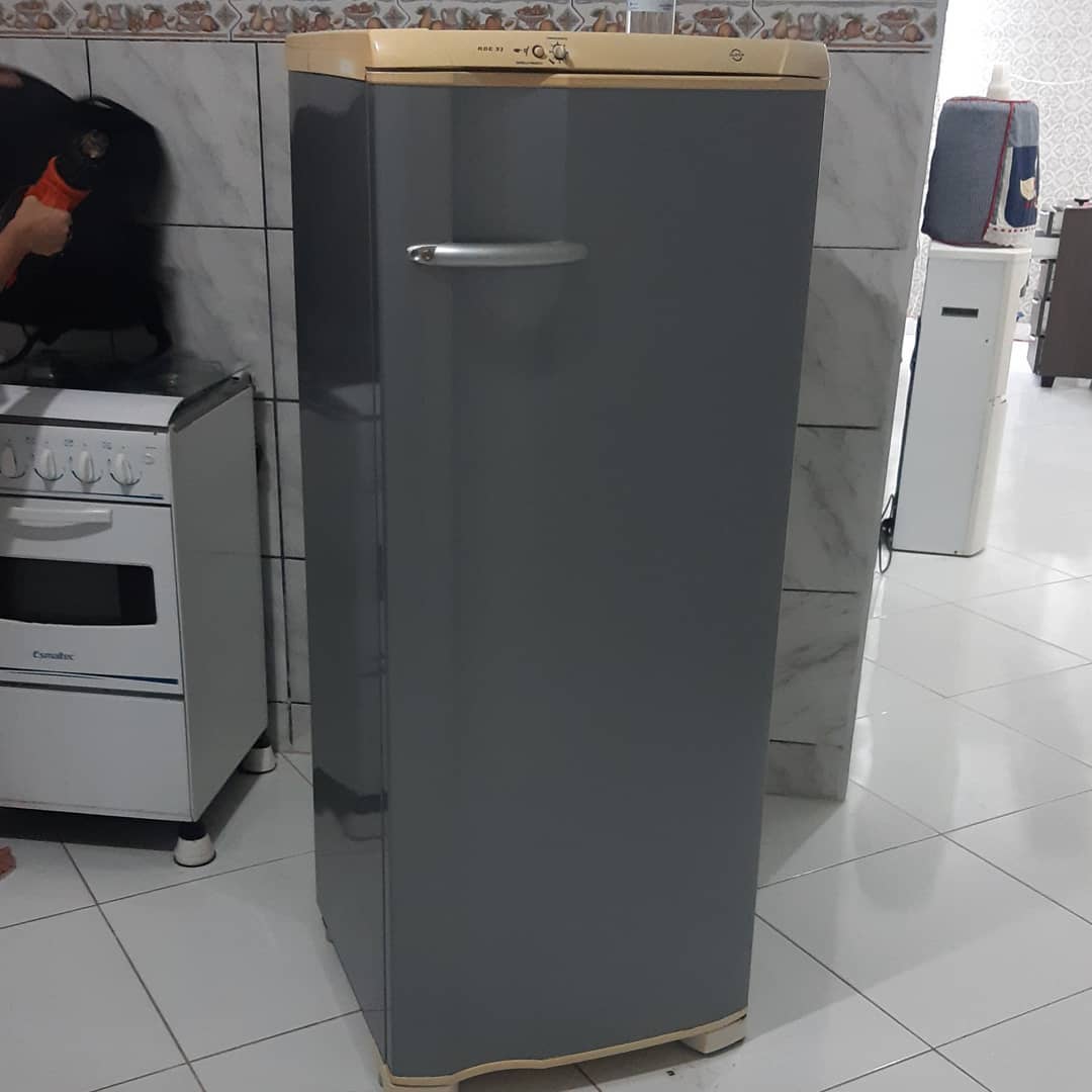 Depois — Geladeira Electrolux — Envelopamento grafite
